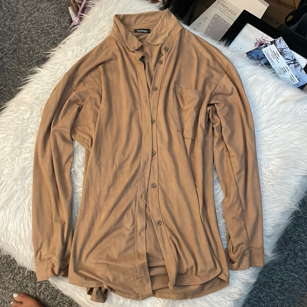 Swede material buttons up